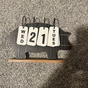 Black and White Pig-Shaped Perpetual Calendar